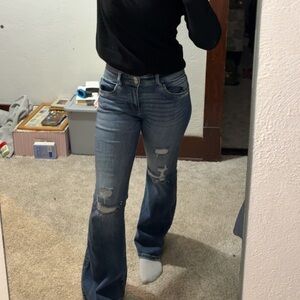 Buckle kan can kurvy flare jeans!